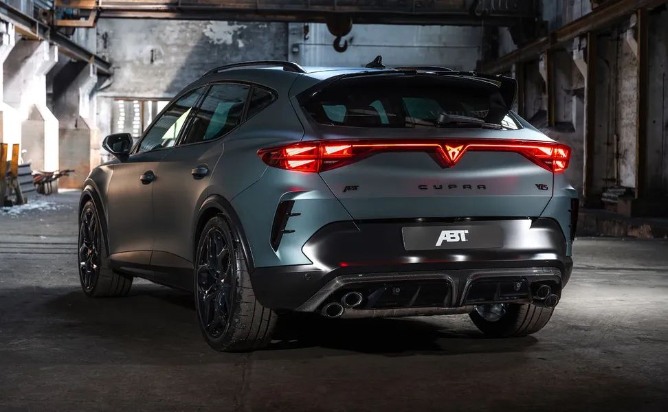 Cupra Formentor z ekstremno navitim petvaljnikom Cupra Formentor z ekstremno navitim petvaljnikom