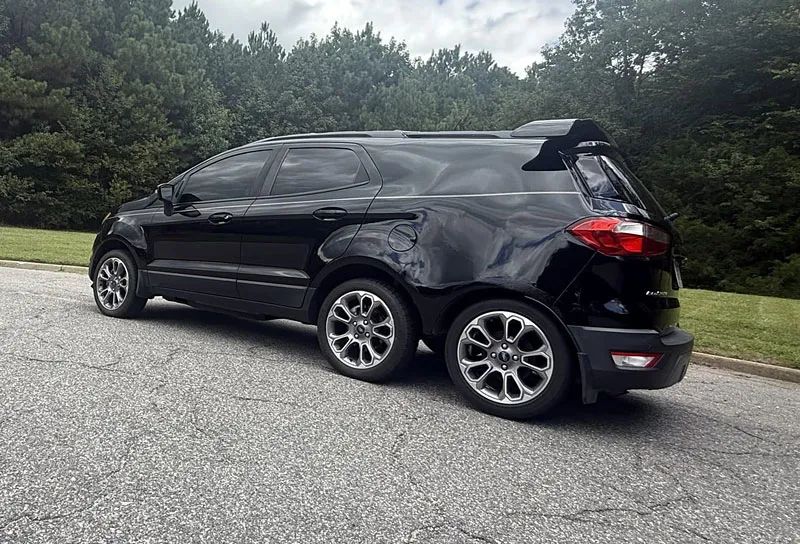 Ford EcoSport s šestimi kolesi - zato, ker lahko! Ford EcoSport s šestimi kolesi - zato, ker lahko!