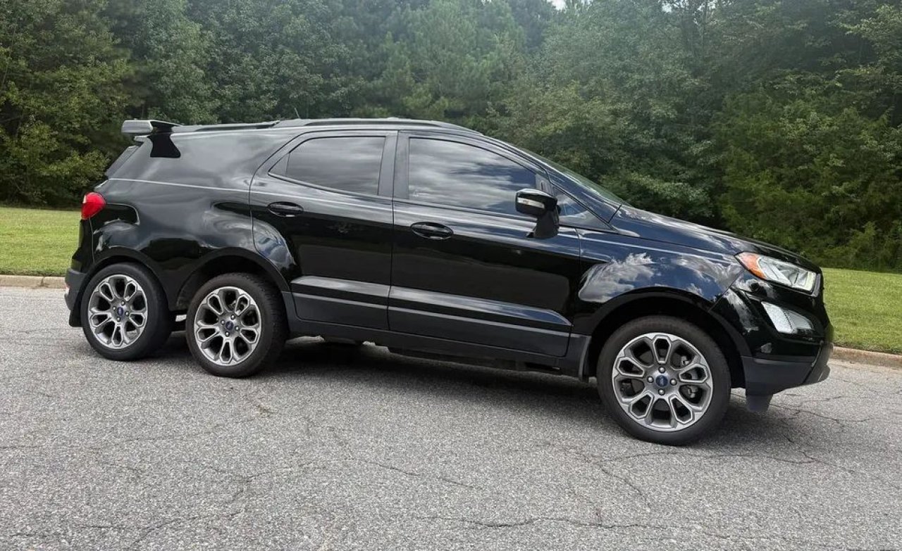 Ford EcoSport s šestimi kolesi - zato, ker lahko! Ford EcoSport s šestimi kolesi - zato, ker lahko!