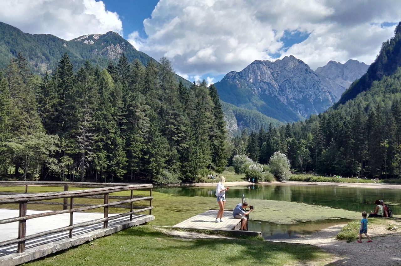 Čez tri gore in zelene travnike Čez tri gore in zelene travnike