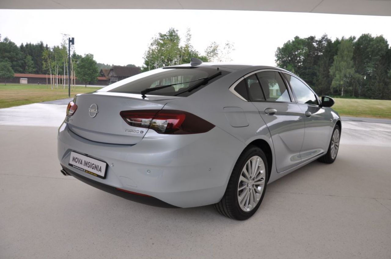 Insignia v napad na prestol Insignia v napad na prestol