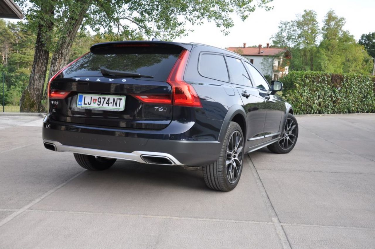 Vsestranski karavan z dodatnimi mišicami Vsestranski karavan z dodatnimi mišicami