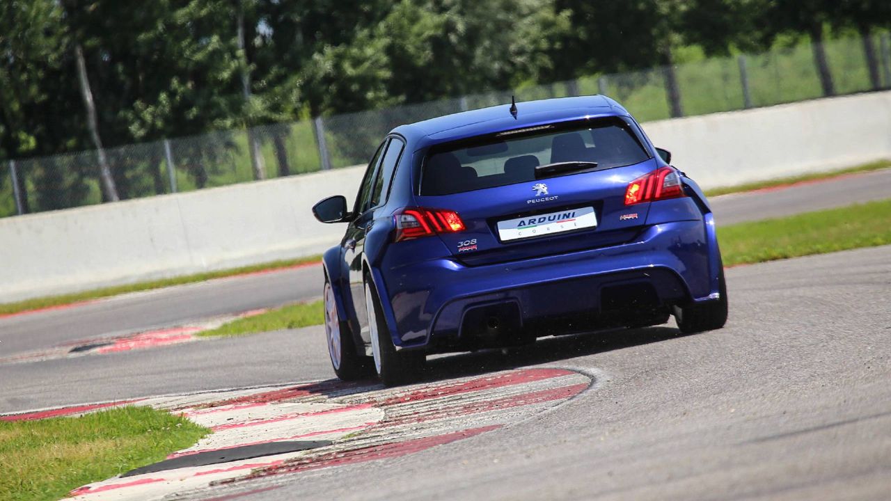Takšen bi v resnici moral biti 308 GTi