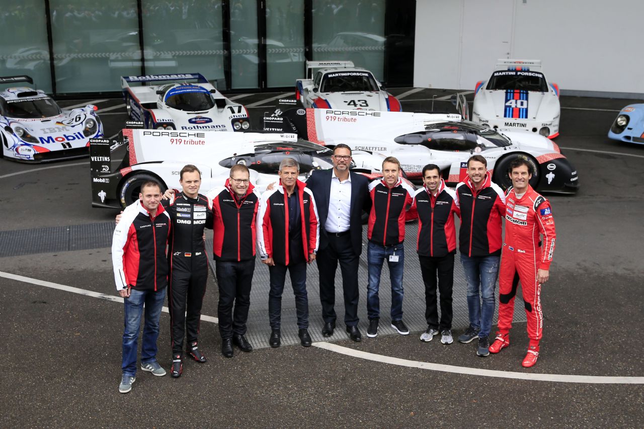 Poslovilna vožnja dveh Porschejevih dirkalnikov Poslovilna vožnja dveh Porschejevih dirkalnikov