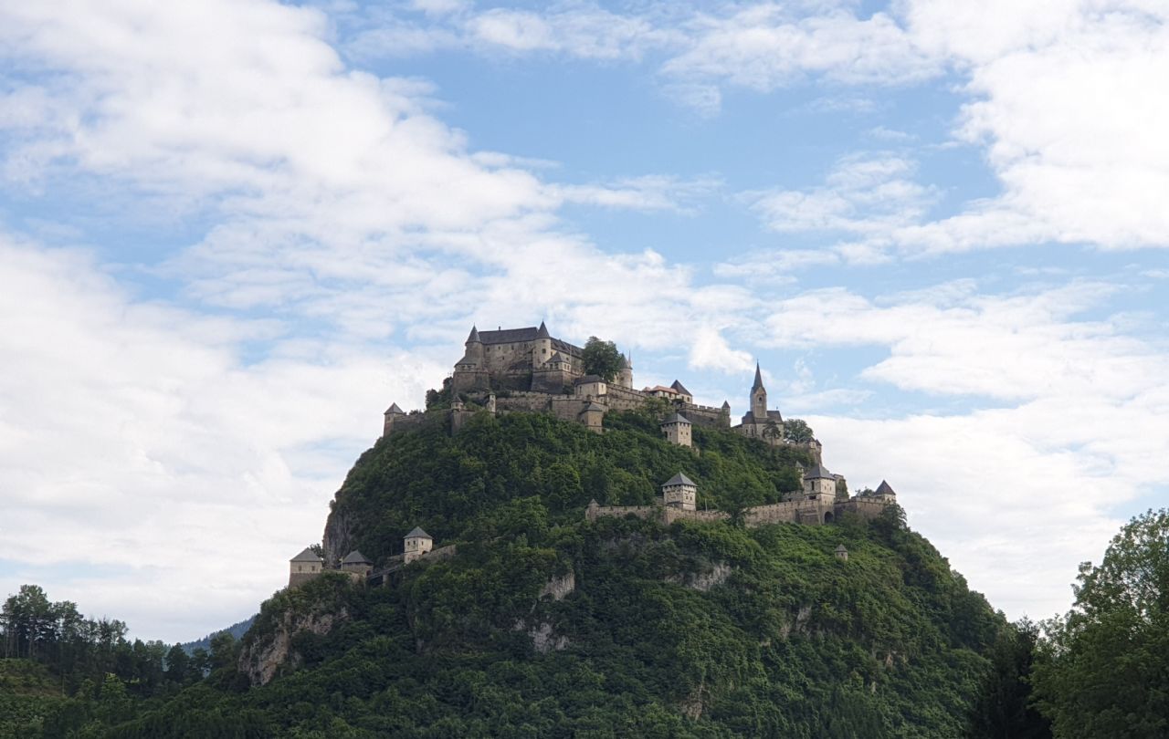 Z mestnim terencem po sledeh slovenstva Z mestnim terencem po sledeh slovenstva