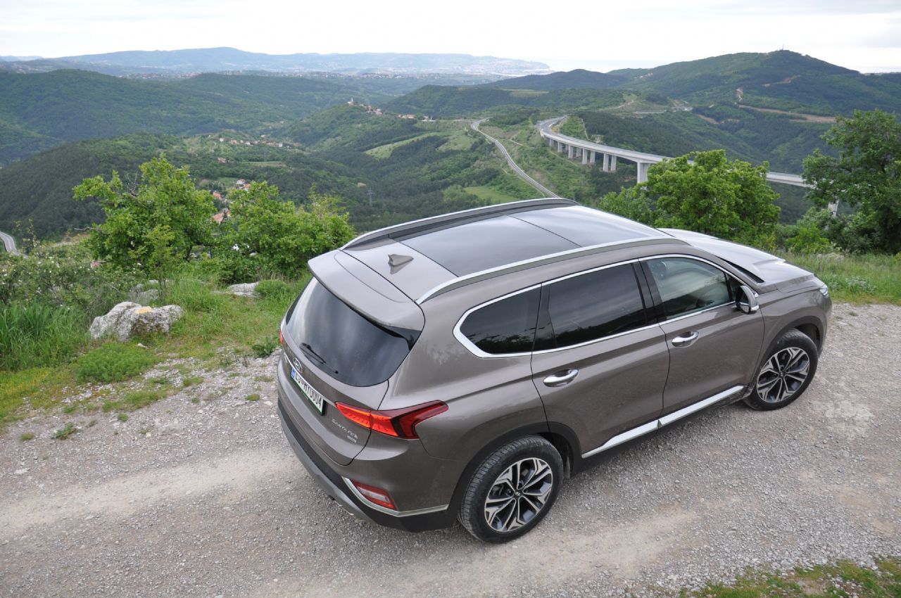 Netipičen Hyundai, ki ponosno stopa v premijski razred
