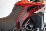 Je čistokrvni enduro z brutalnim nabojem moči  - fotografija 11