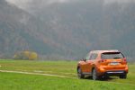 SUV s sprednjim pogonom in malim motorjem - fotografija 22