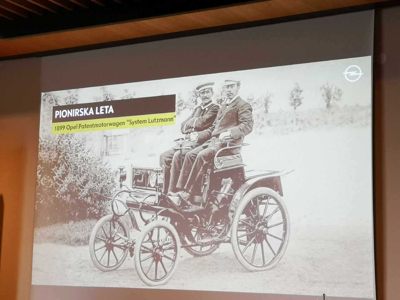 Kakšno zvezo ima Chio čips z znamko Opel? Kakšno zvezo ima Chio čips z znamko Opel?