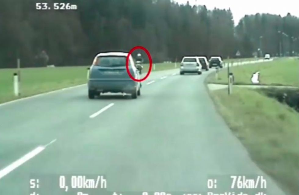 Dokaz, zakaj je uporaba telefona med vožnjo zelo nevarna Dokaz, zakaj je uporaba telefona med vožnjo zelo nevarna