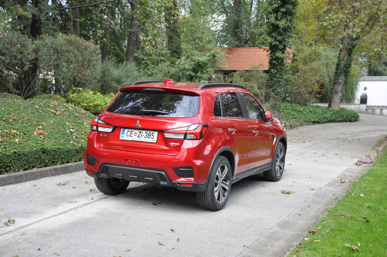 Najbolj priljubljen Mitsubishi v Sloveniji z novim obrazom in motorjem Najbolj priljubljen Mitsubishi v Sloveniji z novim obrazom in motorjem