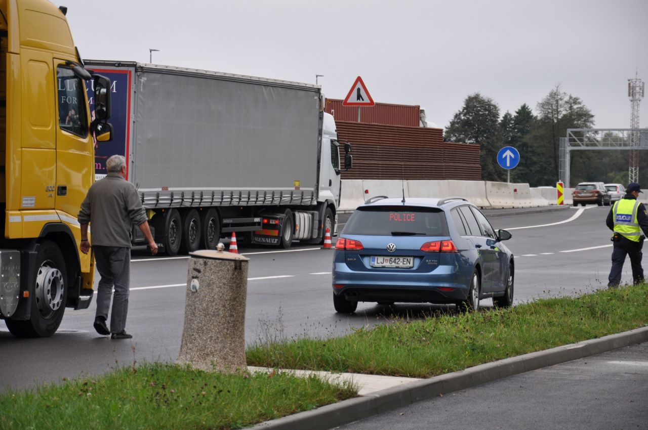 Na kaj so policisti pozorni pri kontroli tovornega prometa? Na kaj so policisti pozorni pri kontroli tovornega prometa?