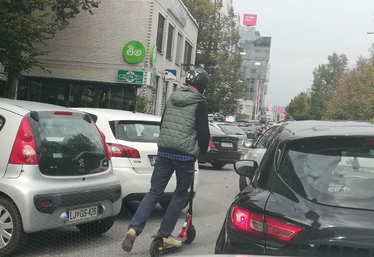 Zakaj so vozniki električnih skirojev ranljivi? Zakaj so vozniki električnih skirojev ranljivi?