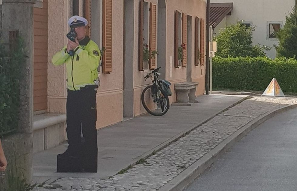 Verjeli ali ne, policijske silhuete učinkujejo! Verjeli ali ne, policijske silhuete učinkujejo!