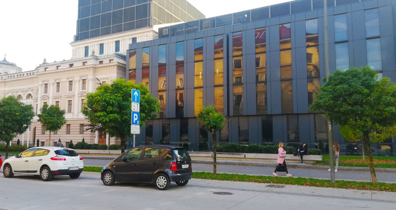 Nevidna električna Mazda v Ljubljani