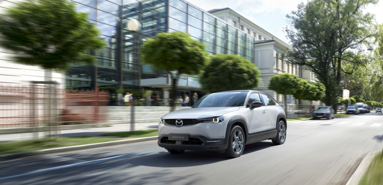 Nevidna električna Mazda v Ljubljani