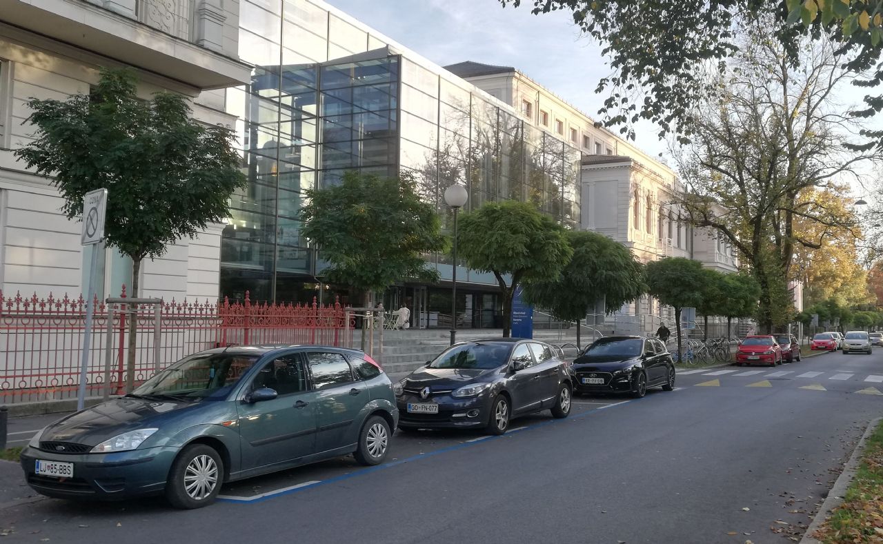 Nevidna električna Mazda v Ljubljani