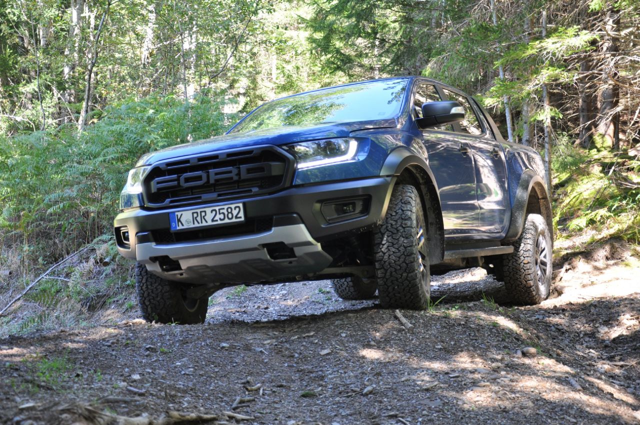 Raptor prvič na slovenskih tleh, k prvim kupcem novembra