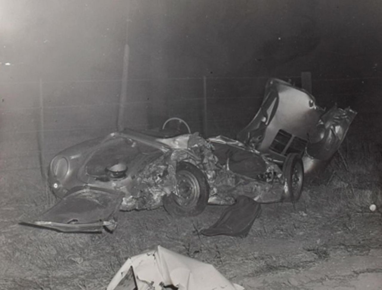 Tragedija Jamesa Deana in prekletstvo njegovega Porscheja Tragedija Jamesa Deana in prekletstvo njegovega Porscheja