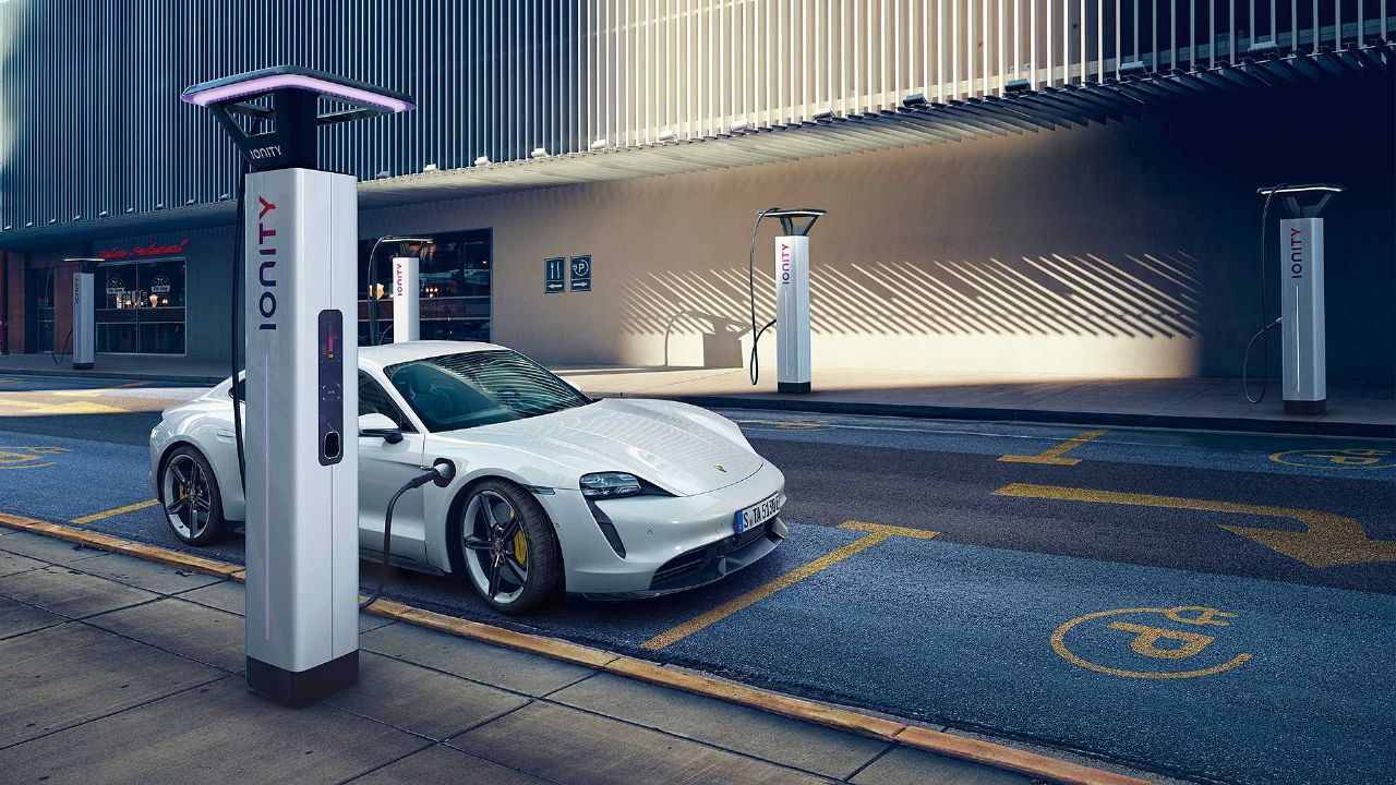 Porschejeva električna športna limuzina Porschejeva električna športna limuzina