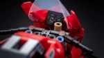 Ducatijev Panigale V4 R stroj iz Lego kock  - fotografija 6