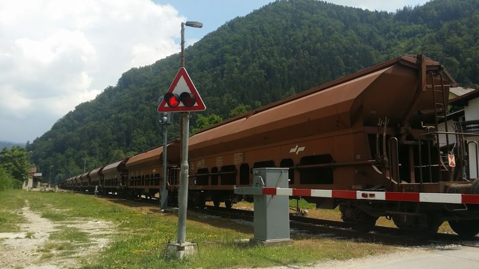 Ko se srečata avto in vlak Ko se srečata avto in vlak