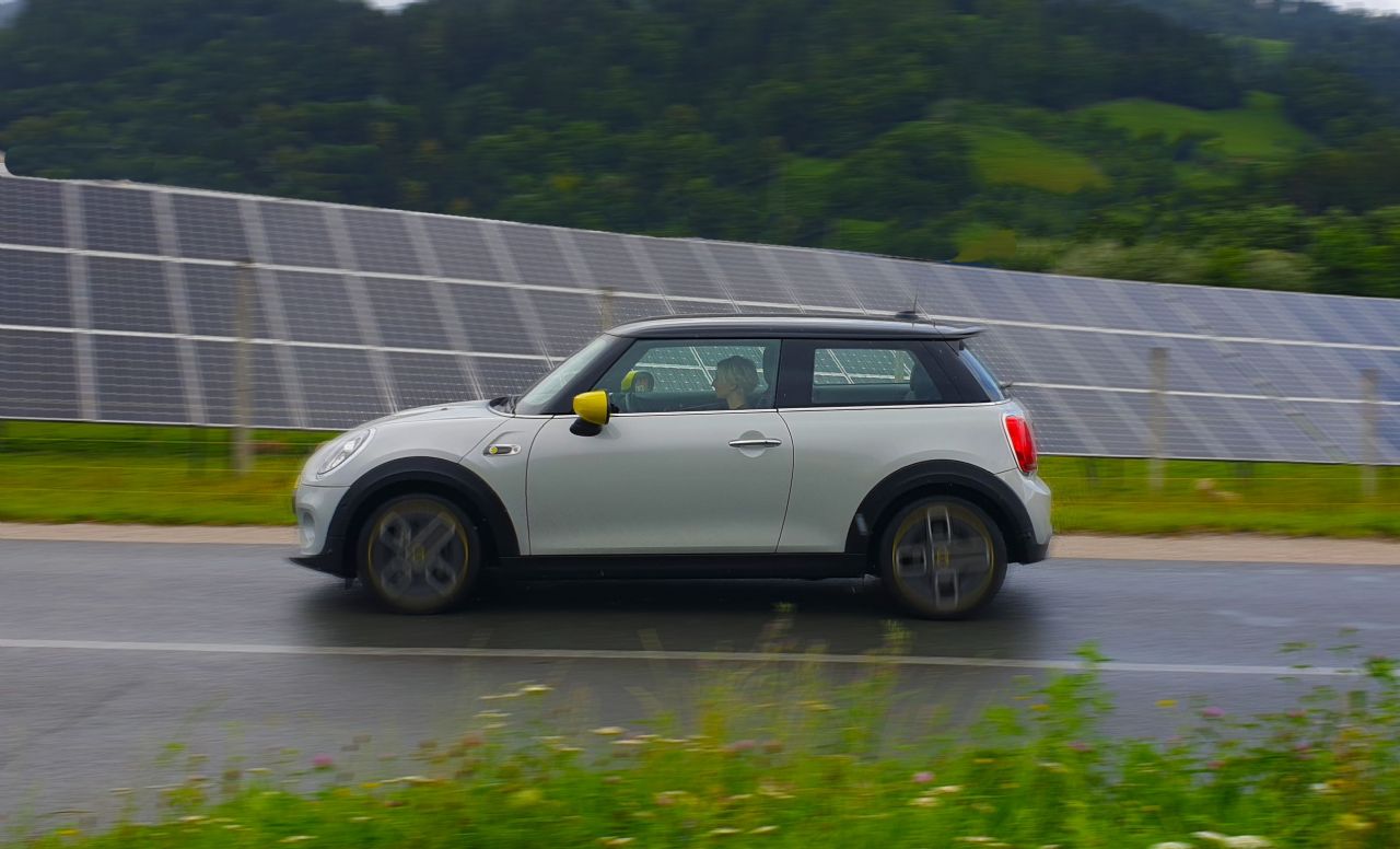 Električna revolucija legendarnega Britanca Električna revolucija legendarnega Britanca
