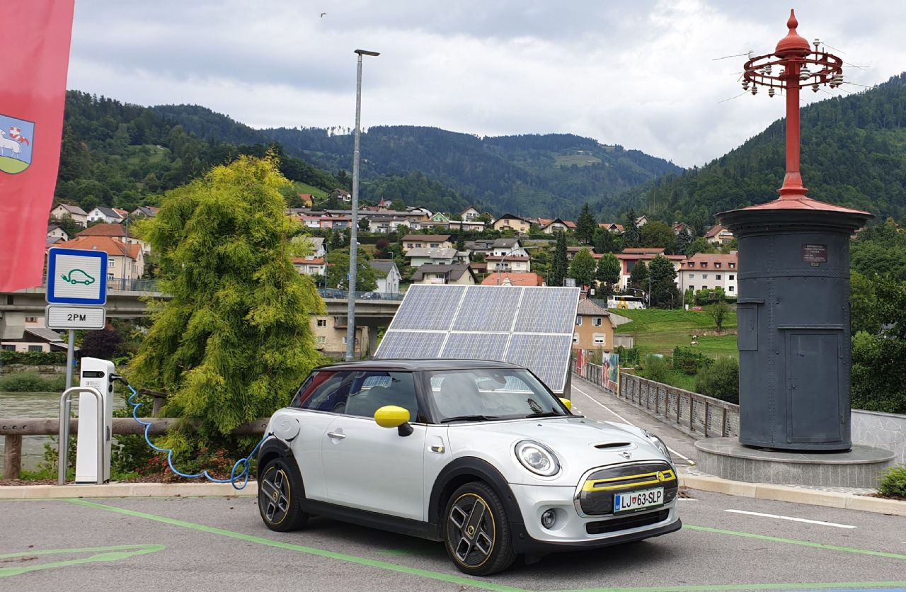 Električna revolucija legendarnega Britanca Električna revolucija legendarnega Britanca