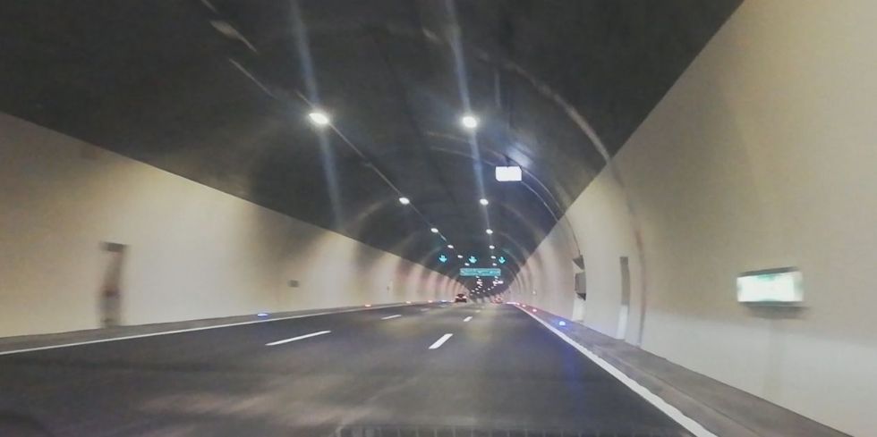 Prenovljeni tunel Golovec svetel kot dan Prenovljeni tunel Golovec svetel kot dan