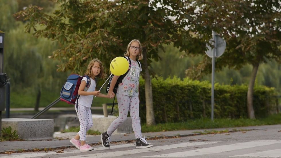 Pazimo na najmlajše in jim bodimo vzor! Pazimo na najmlajše in jim bodimo vzor!