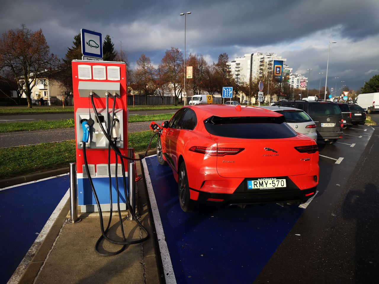 Hiter, izjemen, lep in samo električen Hiter, izjemen, lep in samo električen
