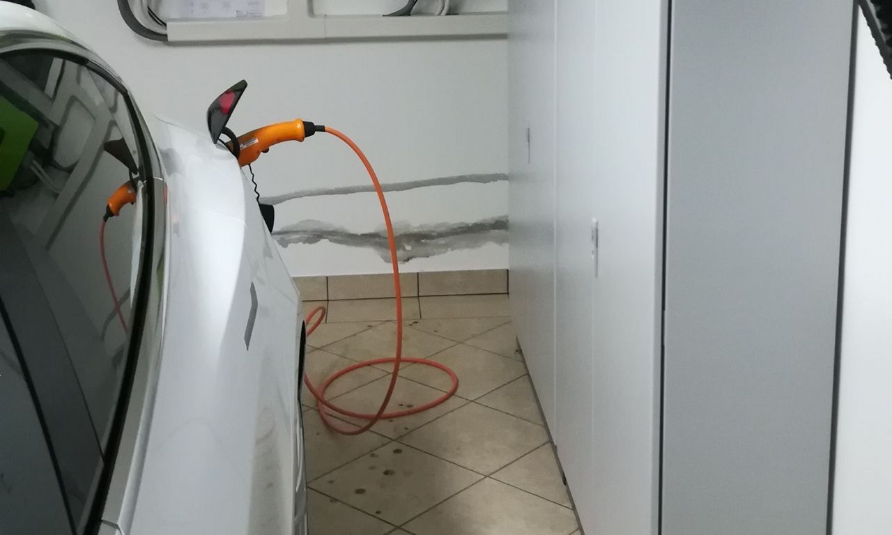 Domače elektrarne na strehi za avto in palični mešalnik Domače elektrarne na strehi za avto in palični mešalnik