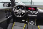 Najmanjši Mercedesov križanec s 388 konji - fotografija 3