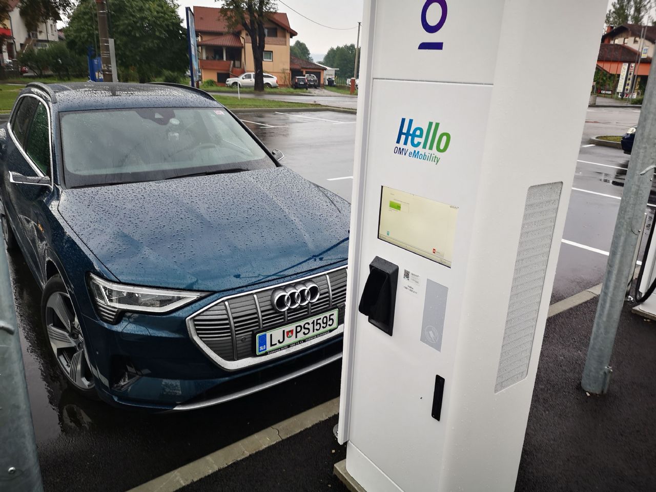 Z elektro gnanim Audijem do Paga in nazaj Z elektro gnanim Audijem do Paga in nazaj
