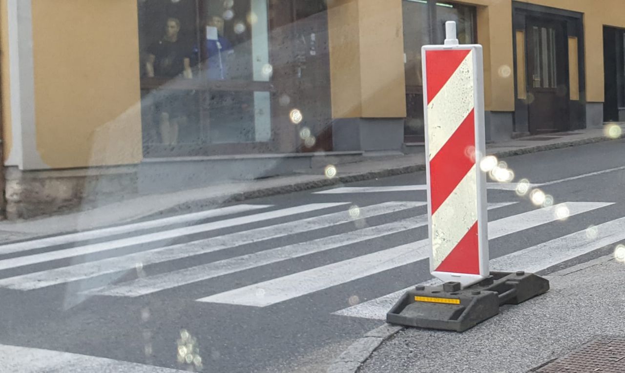 Nevarne poškodbe rešujejo z znaki Nevarne poškodbe rešujejo z znaki