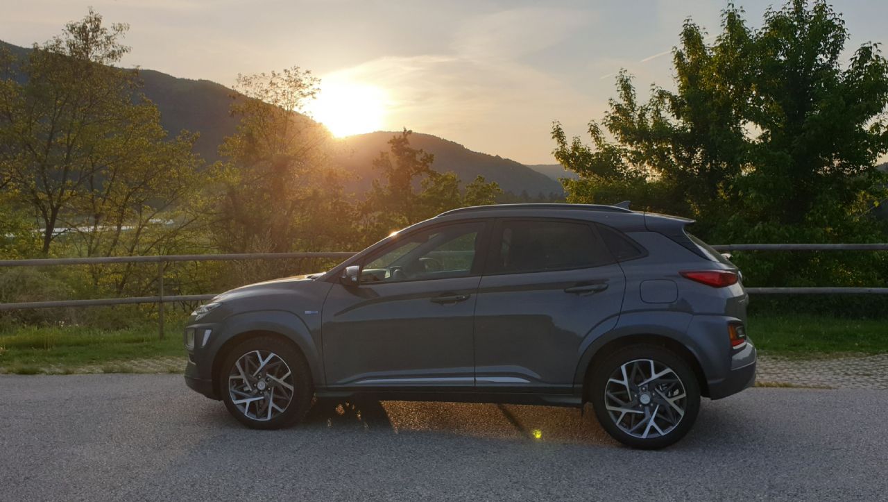 Kona s hibridnim pogonom za nekaj varčnosti Kona s hibridnim pogonom za nekaj varčnosti