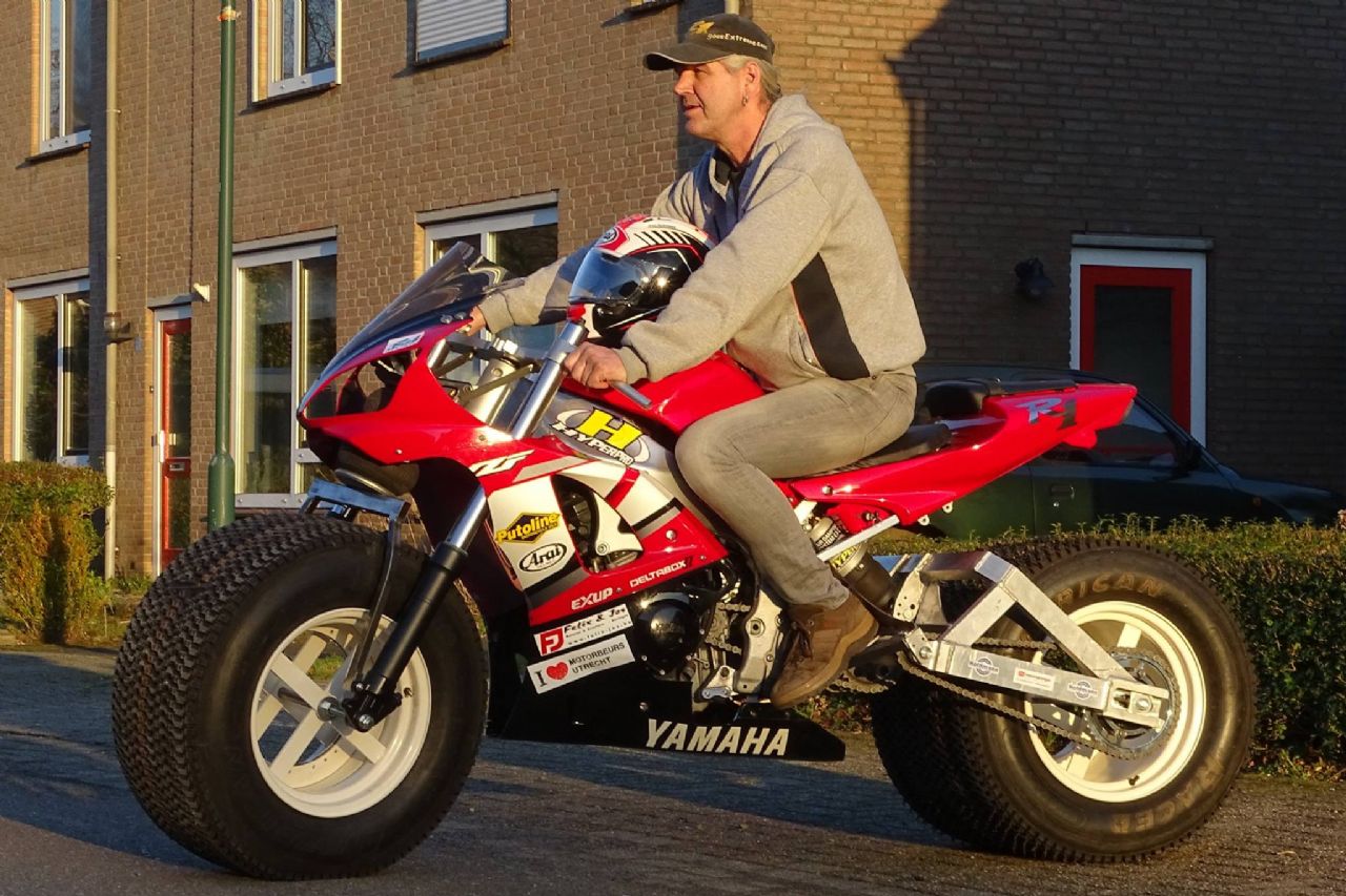 S predelano Yamaho R1 na Severni pol