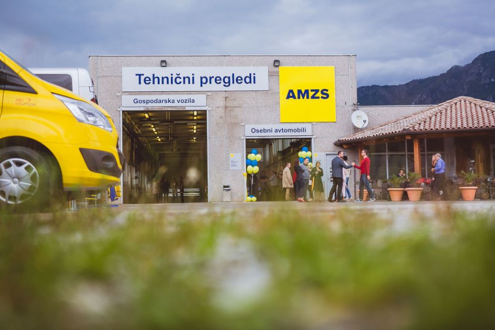 Tehnični pregledi in registracije vozil so od danes zamrznjeni Tehnični pregledi in registracije vozil so od danes zamrznjeni