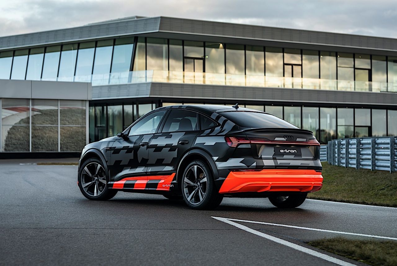 Seriji e-tron se bo pridružil visoko zmogljivi model S Seriji e-tron se bo pridružil visoko zmogljivi model S