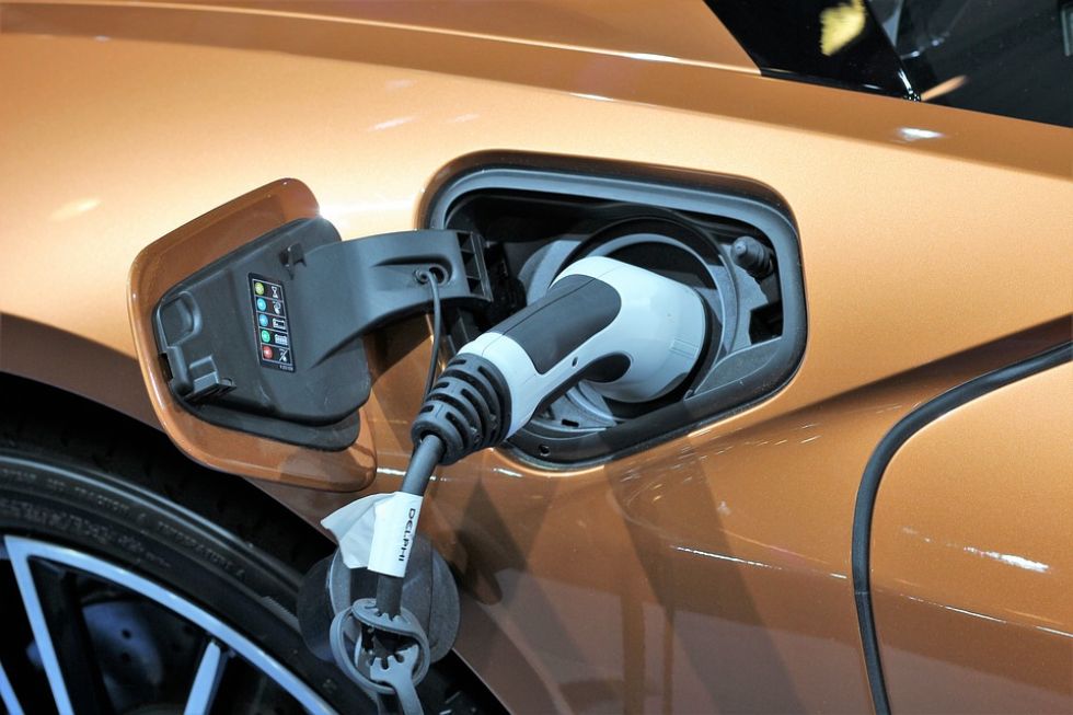 Ko se je potrebno izogibati ljudi, so rešitev električni avtomobili Ko se je potrebno izogibati ljudi, so rešitev električni avtomobili