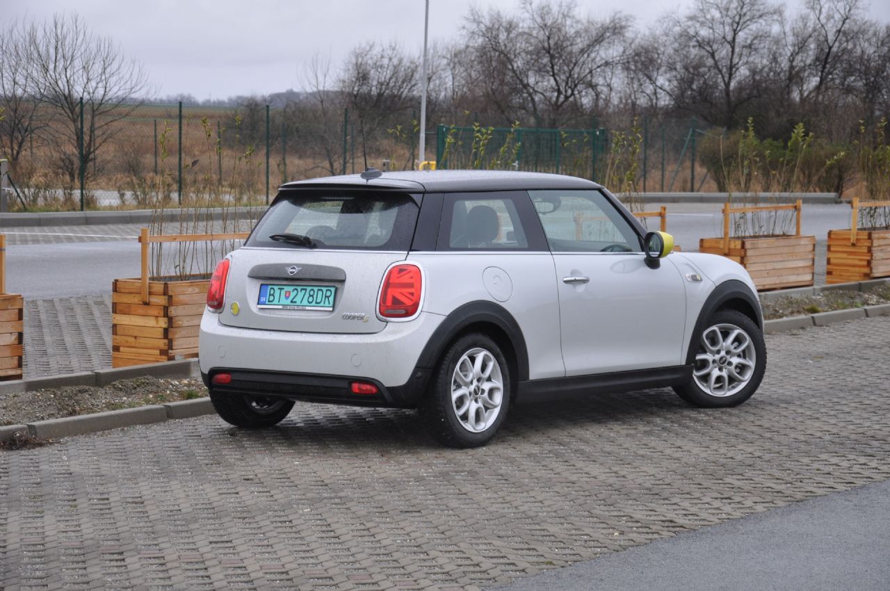Je čistokrvni Mini s pogonom BMW-ja i3 S