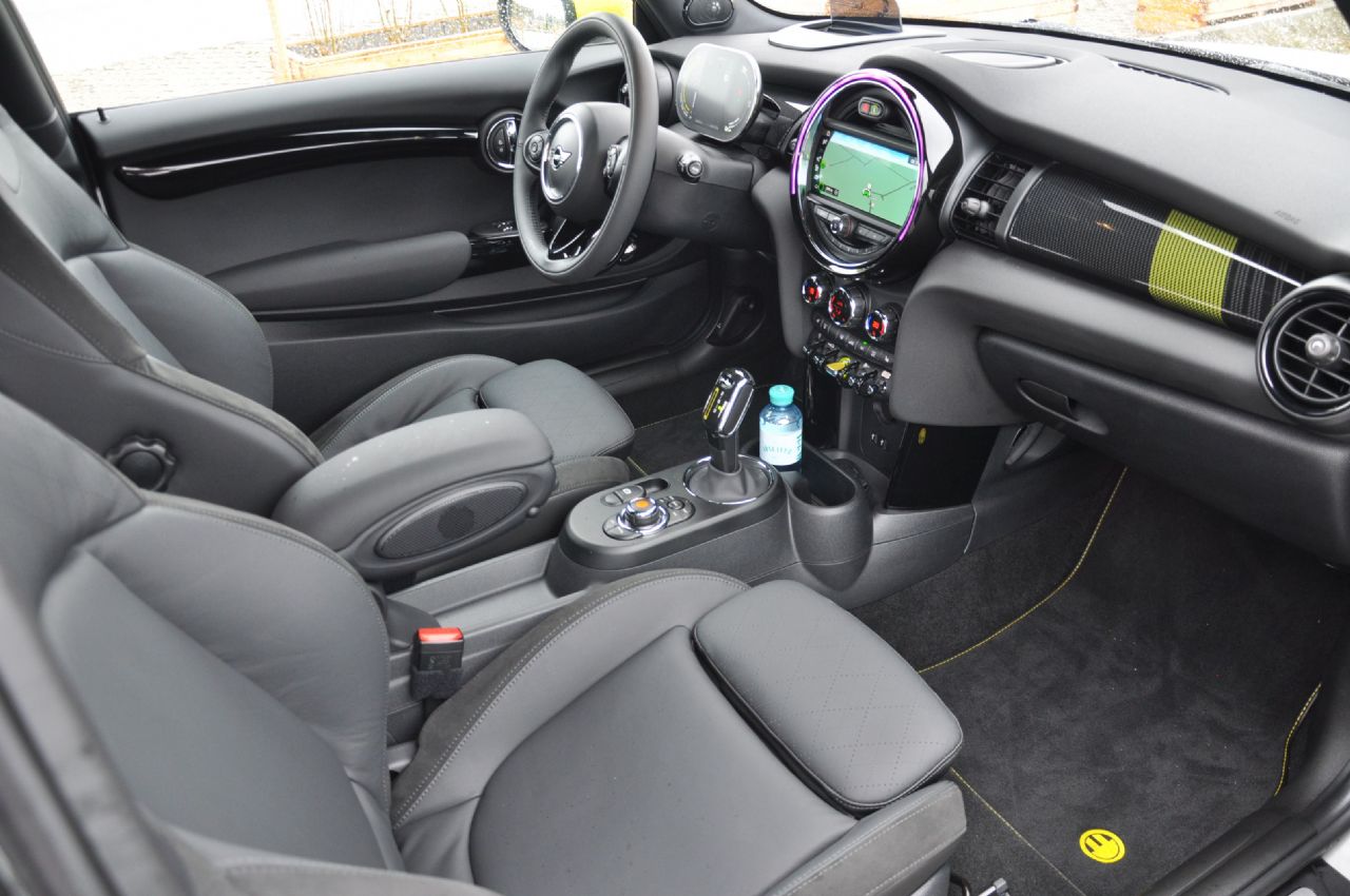 Je čistokrvni Mini s pogonom BMW-ja i3 S