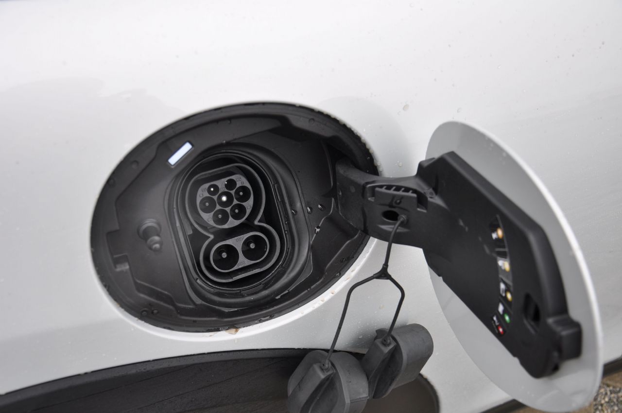 Je čistokrvni Mini s pogonom BMW-ja i3 S