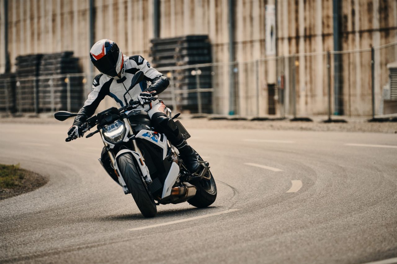 S1000 R je lažji in zmogljivejši