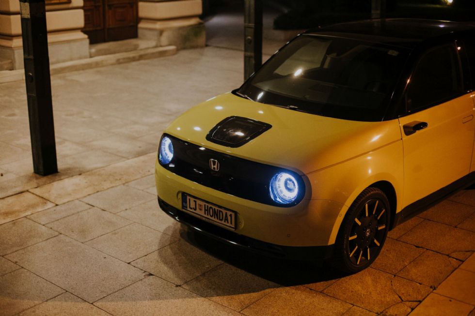 Honda z drzno obliko v pravi boj za kupce šele po novem letu Honda z drzno obliko v pravi boj za kupce šele po novem letu