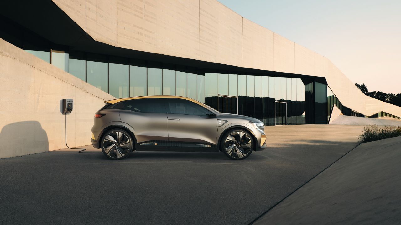 Tudi Renault prihaja v višji električni segment Tudi Renault prihaja v višji električni segment