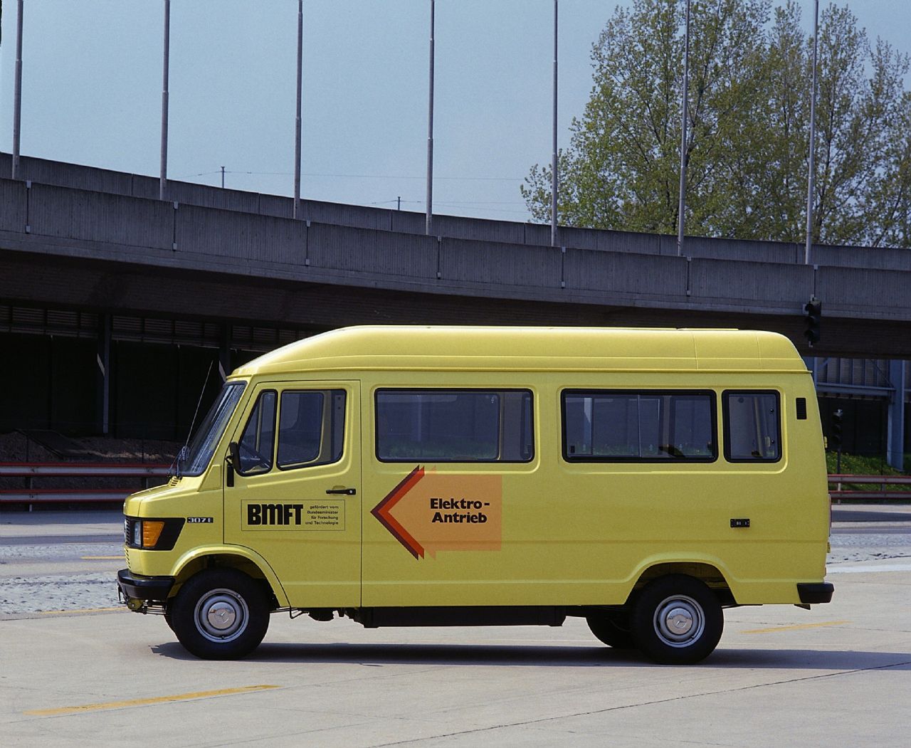 Štiri desetletja električnega prototipa 307 E Štiri desetletja električnega prototipa 307 E