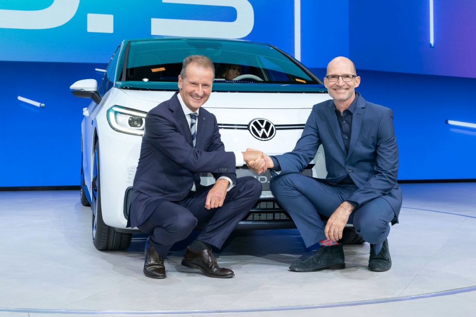 Diess ostaja na čelu Volkswagna, a z manj vpliva Diess ostaja na čelu Volkswagna, a z manj vpliva