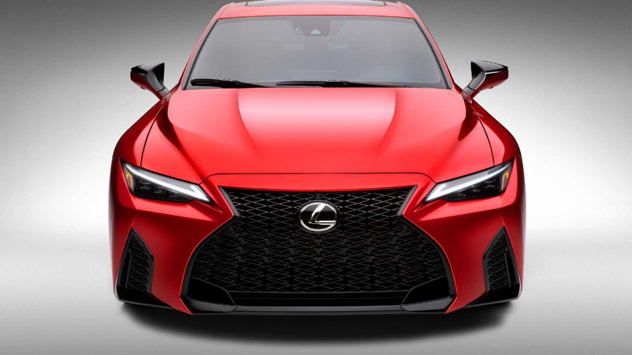 Vrnitev zmogljivega V8 Vrnitev zmogljivega V8
