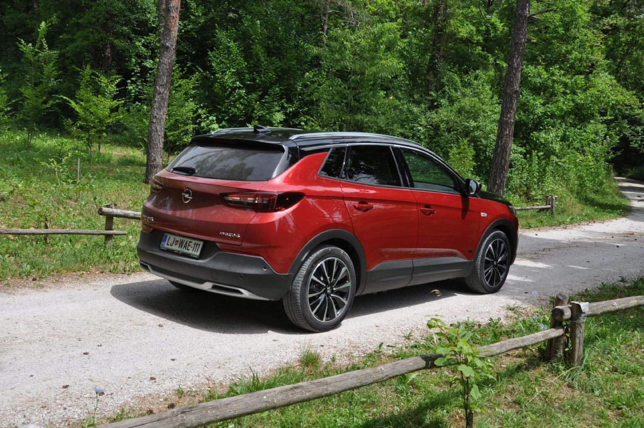 Družinski SUV hibrid